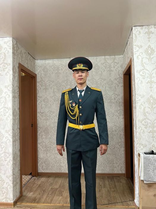 Продам парадный костюм.