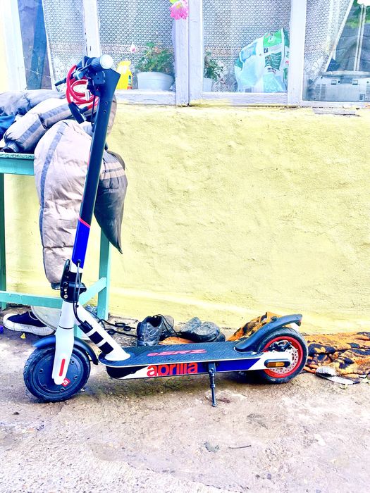 Vand trotineta electrica Aprilia