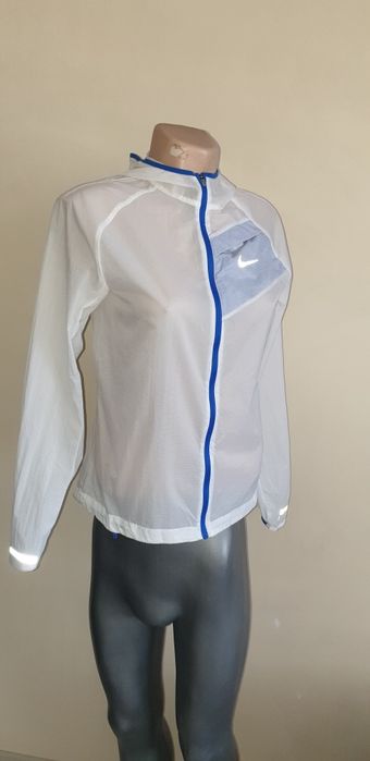 Nike Light Running Jacket / M НОВО  Дамско Яке - Мембрана - Ветровка