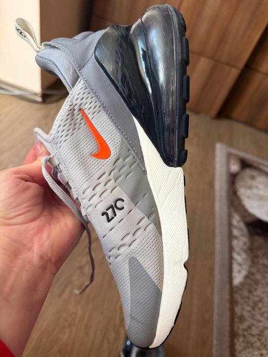 Vand Nike  Air Max 270