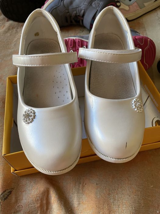 Продам обувь для девочки 32 размер