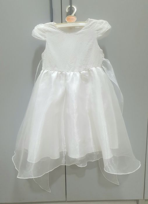 Нарядное платье на девочку 2,5-3 года