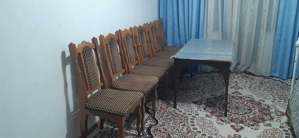 Stol va stullar sotiladi