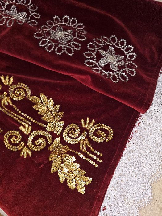 Valnic rosu spre vișiniu