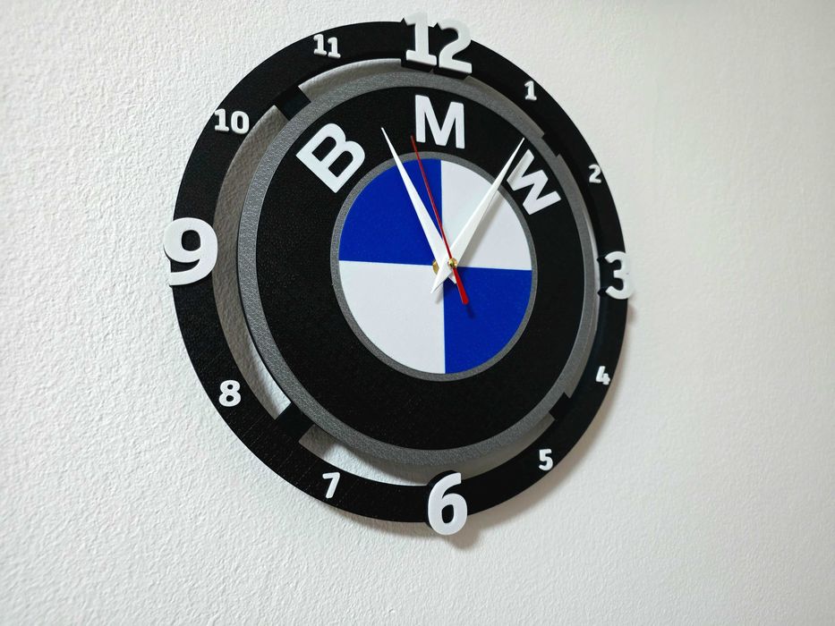 Стенен часовник на bmw