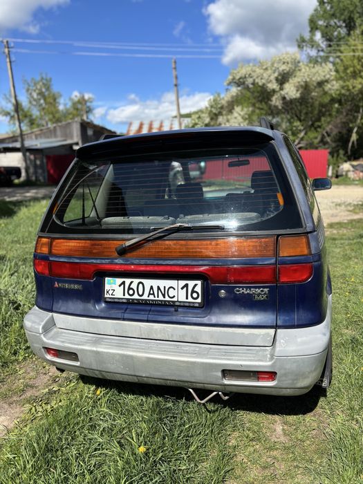 Продам семейный автомобиль