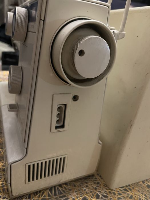 Продам швейную машину