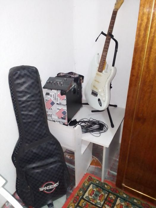 Электро гитара  stagg