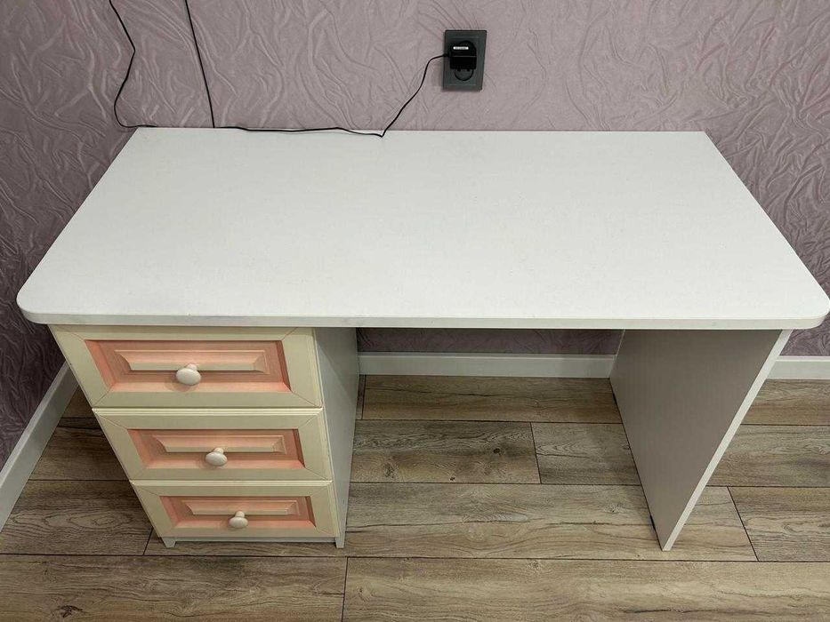 Продам письменный стол и