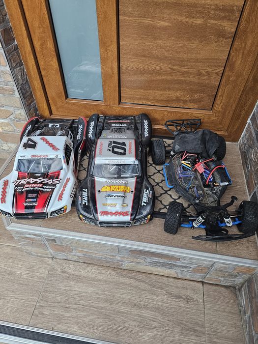 Traxxas Slash VXL 1:10 4x4 cu multe accesorii si baterii