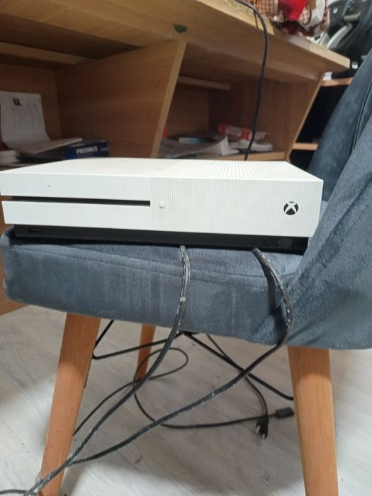Vând volan+pedale+Xbox+maneta  PRETUL ESTE NEGOCIABIL