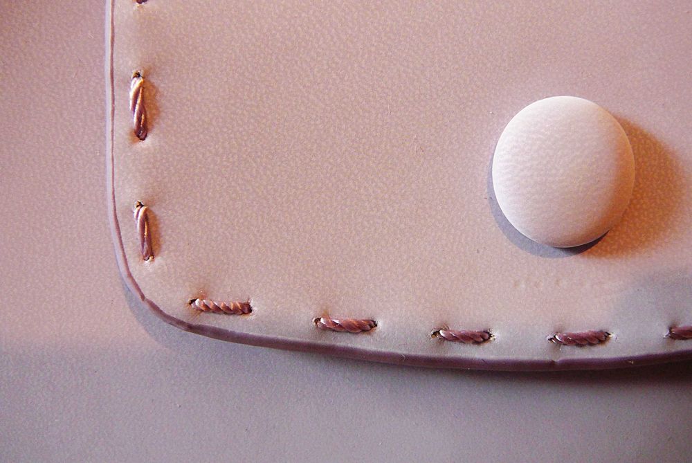 Нова дамска чантичка. Естествена кожа.