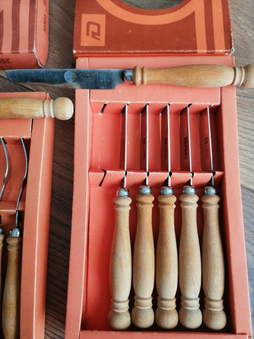 Ножове и вилици с декоративни дървени дръжки