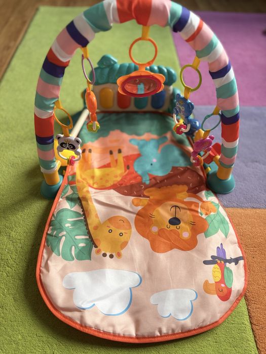 Бебешка активна гимнастика с пиано и играчки