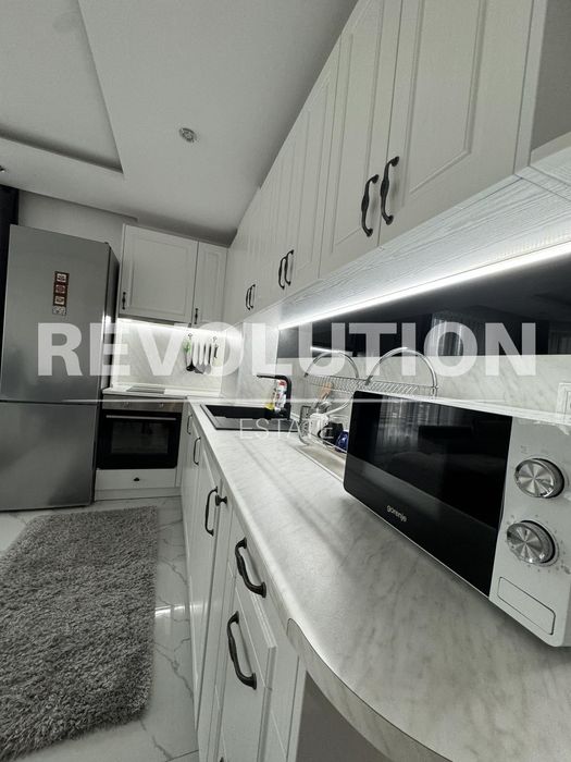 Дава се под наем Тристаен апартамент в Пловдив, Кършияка - 110 кв.м за 1000 € - Снимка #3