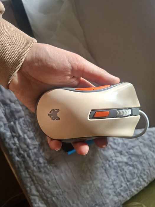 Игравой клавиатура с мышкой в камплект