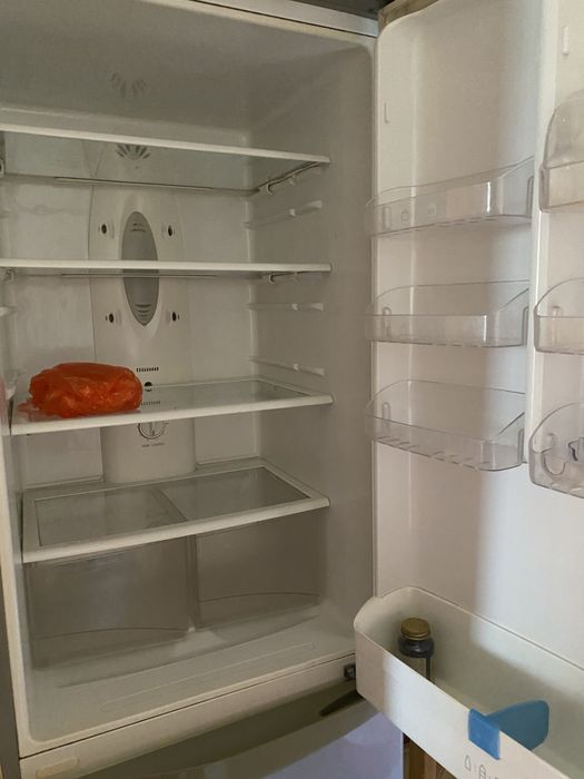 Холодильник LG.