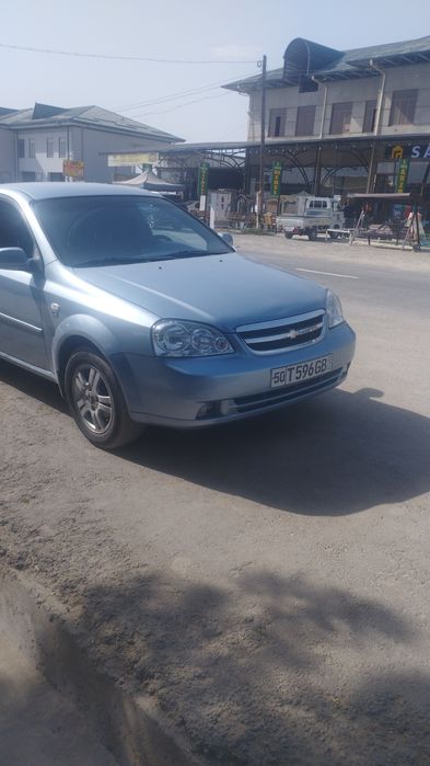 Lacetti avtomobili sotiladi srochna