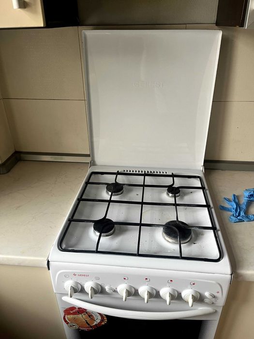 продам газовую плиту Gefest