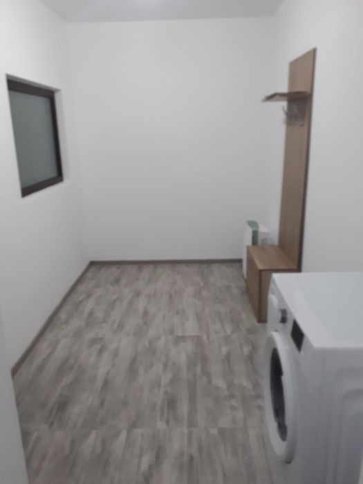 Închiriez apartament