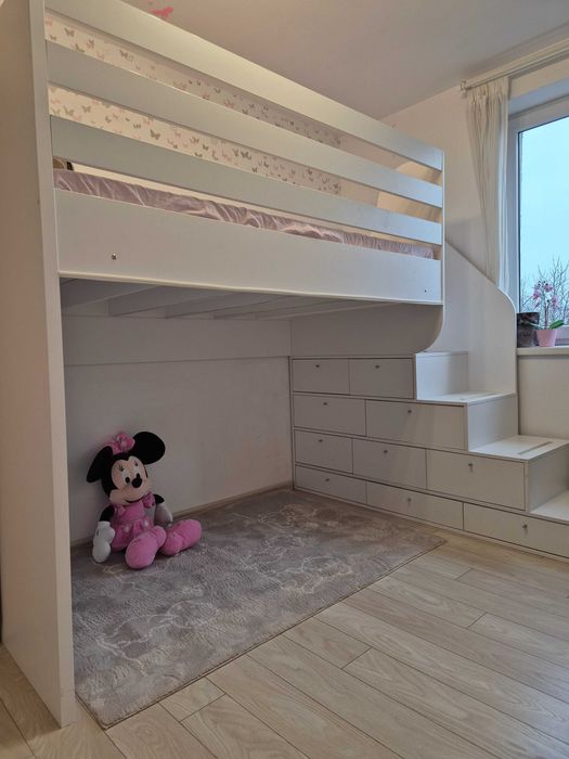 Vand pat supraetajat alb cu spatiu de joaca sub pat