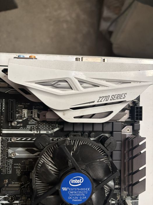 Дъно Asus , процесор I5 и Рам8гб