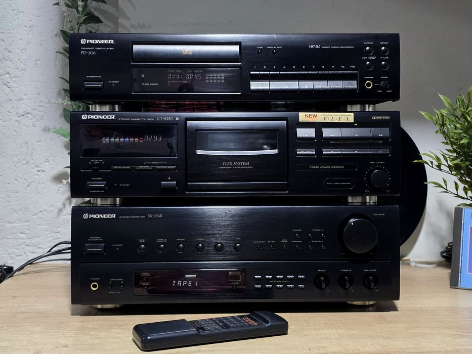 Linie audio PIONEER ,receiver sx-254r, deck ct-s250, cd player pd-206