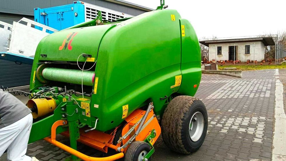 Presa John Deere an 2018 Legare PLASA + TOCATOR Welger RP 12 RP 200 RP 320 an 2016 Claas Rollant 46 Rollant 255  Krone Kr 125  Krone Bellima Vicon