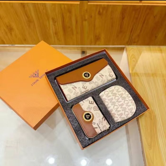 Набор кошельков..