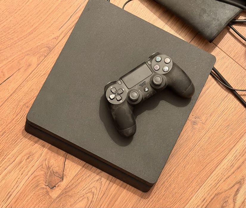 Play station 4 -1GB
