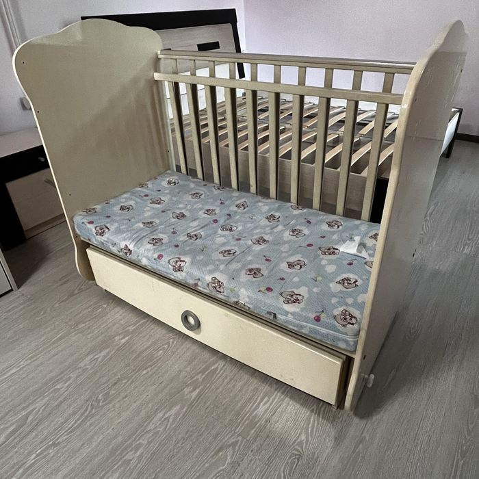 Манеж с маятником деревянный