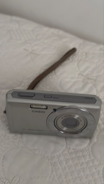 Casio QV-R100 – 14.1 MP дигитален фотоапарат