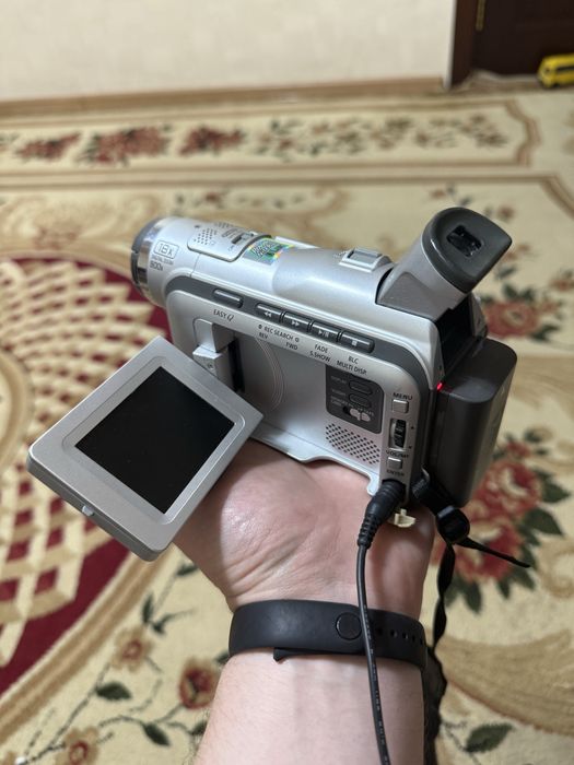 Продам видеокамеру Samsung Digital-cam