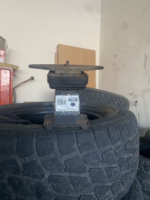 Подушка мотора на Лексус