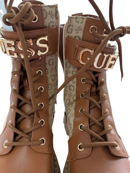 Чисто нови боти Guess