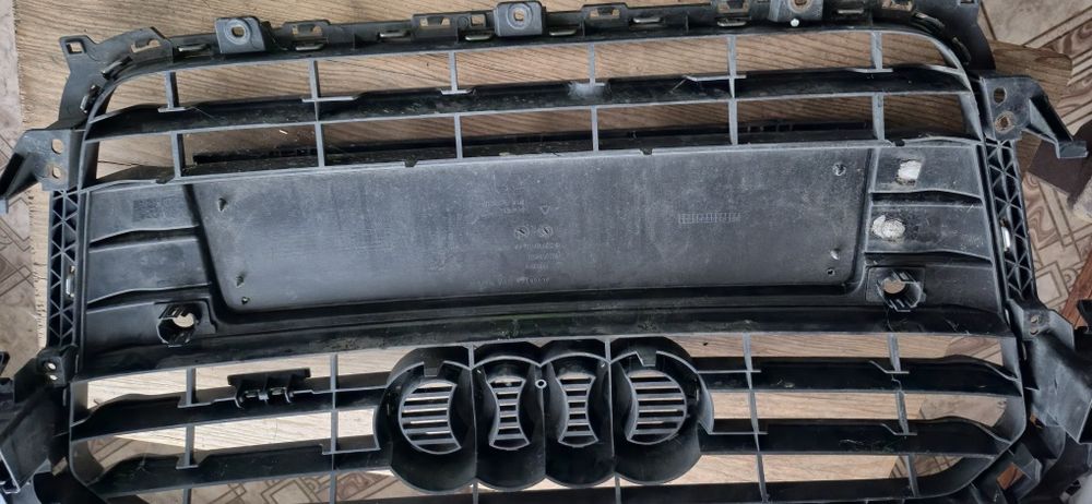 Vand grila audi  nu stiu modelu Preț 70lei