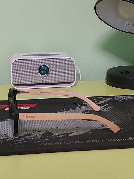 Хубави бамбукови очила