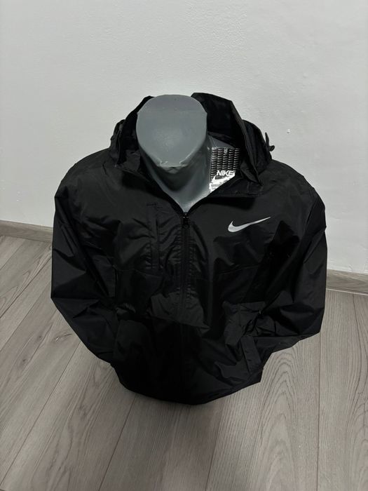 Geaca Nike  subțire!