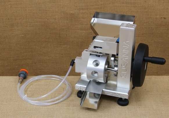 Aparat de scos samburii la visine si cirese