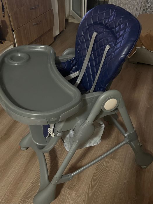 Бебешко столче за хранене.