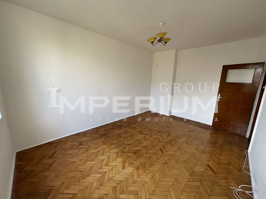 ПРОДАВА ТРИстаен гр.Варна Катедралата