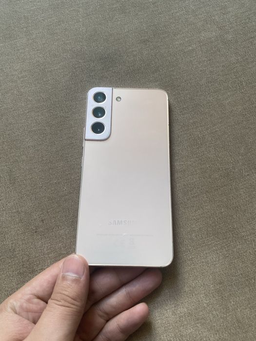 Продам Samsung Galaxy S22 8Гб/128Гб