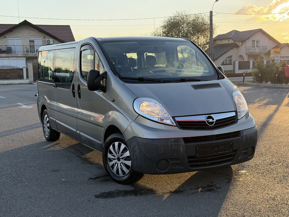 Opel Vivaro 2011 / 2.0 D / 115 CP / 9 locuri / Lung / Clima / Euro 5