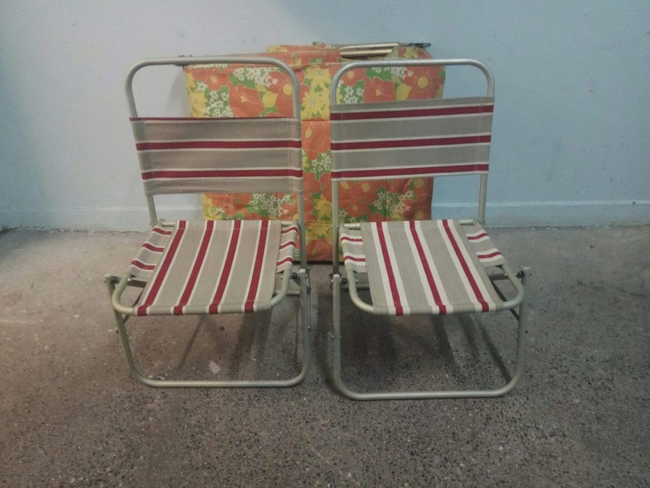 Продавам походно легло и два стола