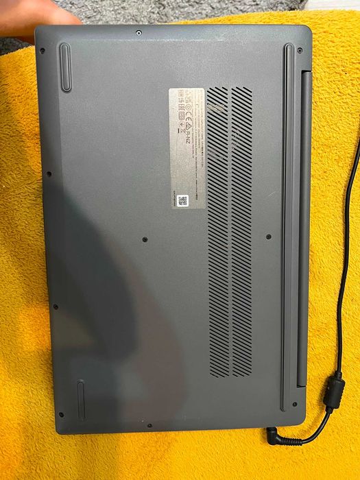 Laptop Lenovo IdeaPad Slim 3 - Ryzen 5 / 16GB RAM / 512GB + Încărcător