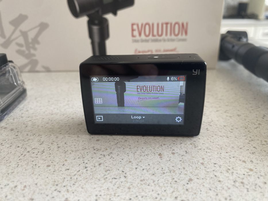 Екшън камера Xiaomi Yi 4k action camera и стабилизатор Zhiyun Evo Z1
