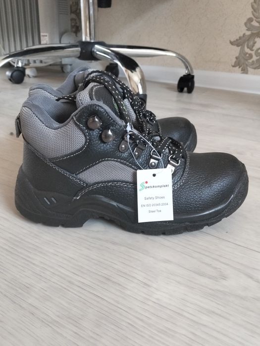 Продам Сефти ботинки!