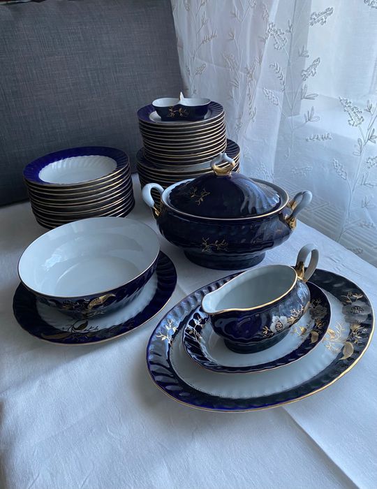 Serviciu de masa din portelan, cobalt, aur, pentru 12 persoane - Nou