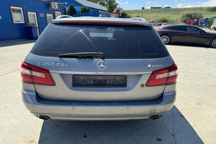 Aparatoare / Carenaj noroi spate dreapta Mercedes-Benz E-Class W212 [