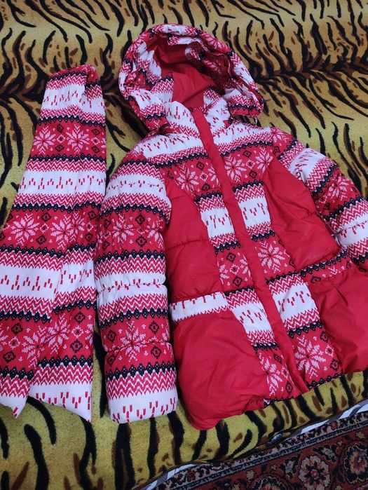 Куртка на девочку. Красного цвета.